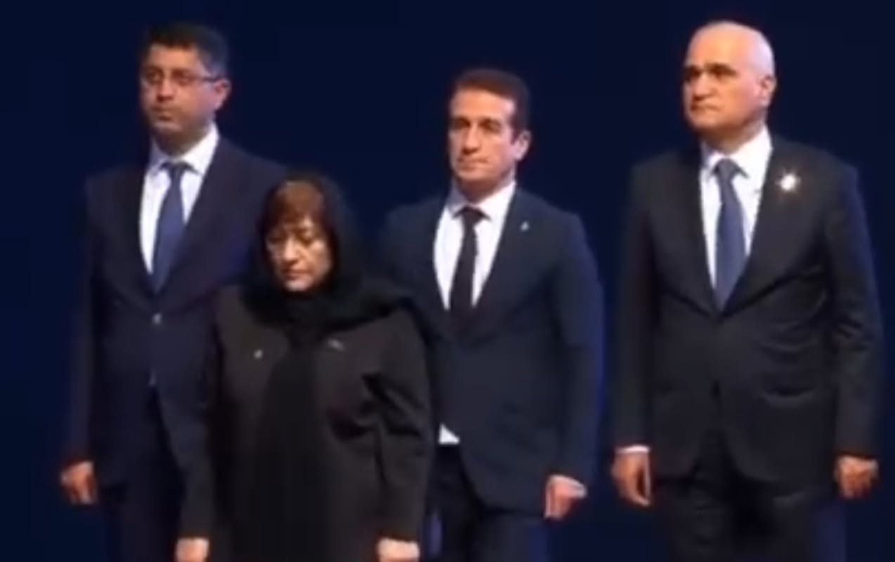 Azərbaycan rəsmiləri Xamenei ilə vida mərasimində